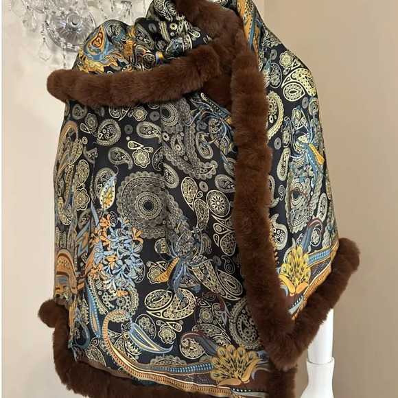 NEW OVERSIZED PAISLEY PRINT WRAP WITH REX RABBIT FUR TRIM - Brown - Picture 3 of 7